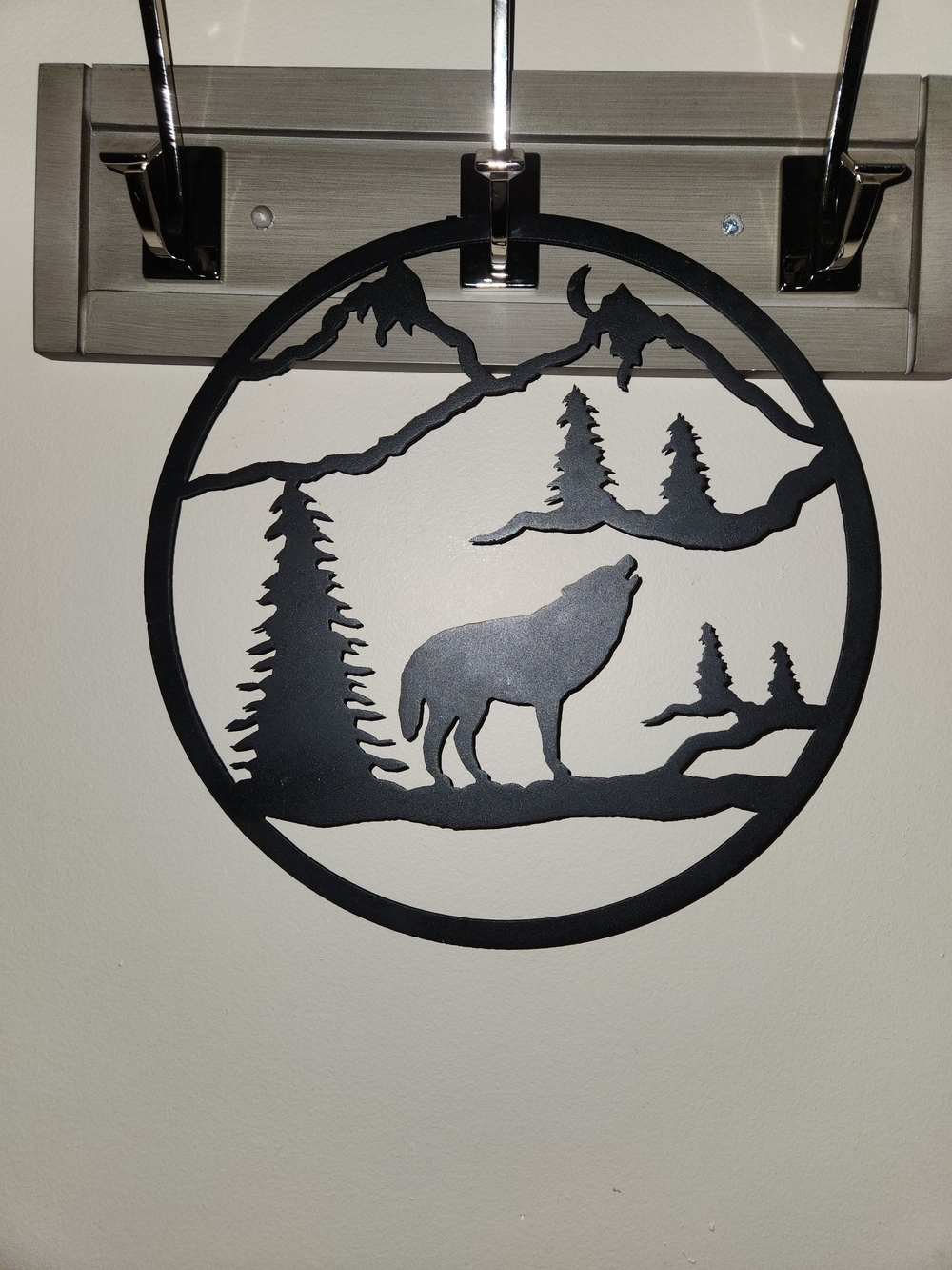 Black Wolf Metal Circle Wall Art - Nature Silhouette Décor